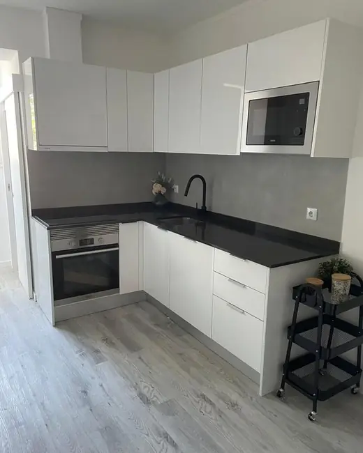Cozinha — equipamento embutido, obra da Rabisco Boreal